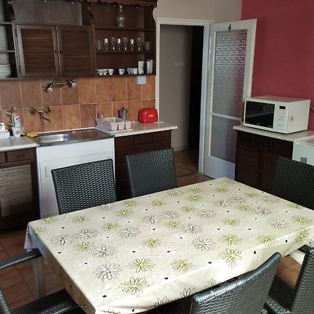 Horvath Apartmanhaz Kaposvár Buitenkant foto