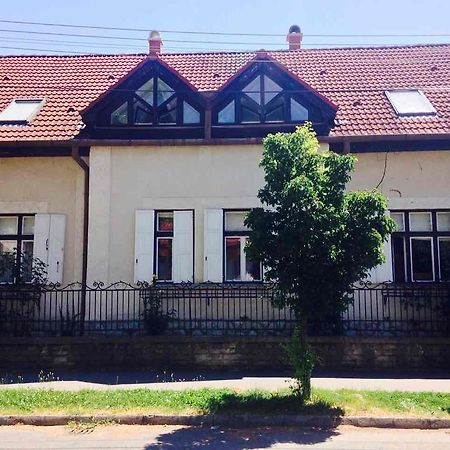 Horvath Apartmanhaz Kaposvár Buitenkant foto